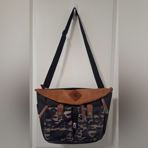 Urban Stranger Water Repellent Messenger Bag - Picture 5 of 5